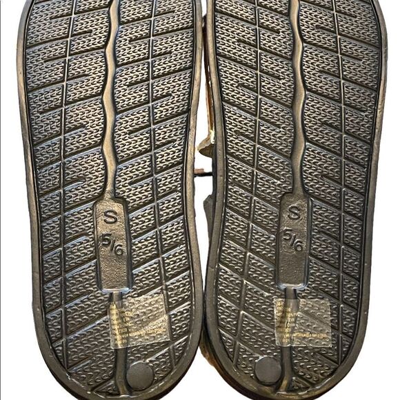 NWT I.N.C. Rainbow Love Open toe Slipper size 5/6 - Picture 4 of 5